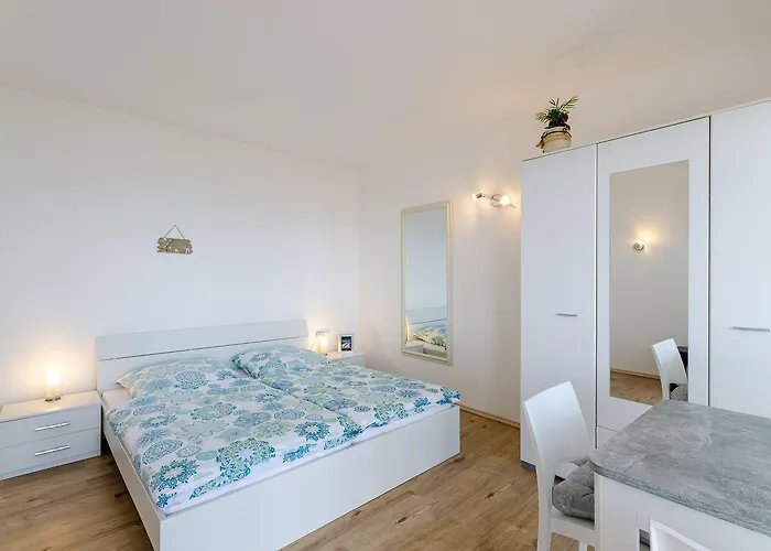 Modernes Nur 350 Meter Zum Sandstrand Mit Meerblick, Eigenem Liegestuhl, Grill Crikvenica