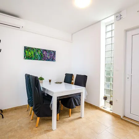 Modernes Nur 350 Meter Zum Sandstrand Mit Meerblick, Eigenem Liegestuhl, Grill Crikvenica