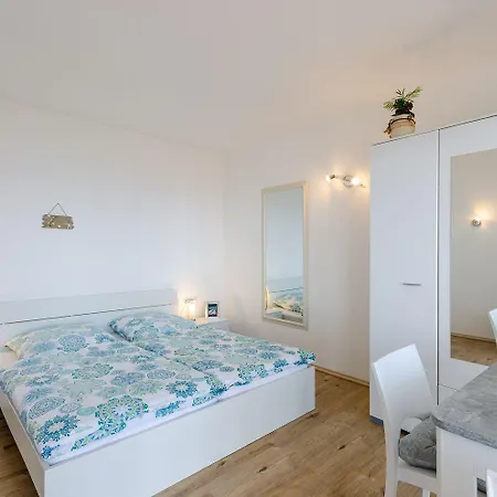 Modernes Nur 350 Meter Zum Sandstrand Mit Meerblick, Eigenem Liegestuhl, Grill Crikvenica