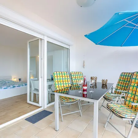 Modernes Nur 350 Meter Zum Sandstrand Mit Meerblick, Eigenem Liegestuhl, Grill Crikvenica